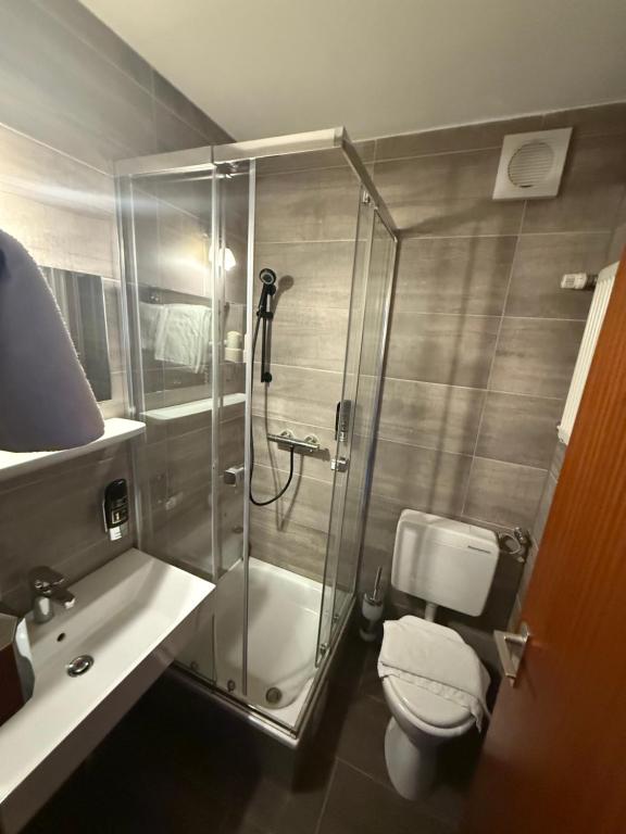 Koupelna v ubytování Parkhotel Lindenhof - KOSTENLOSE PARKPLÄTZE