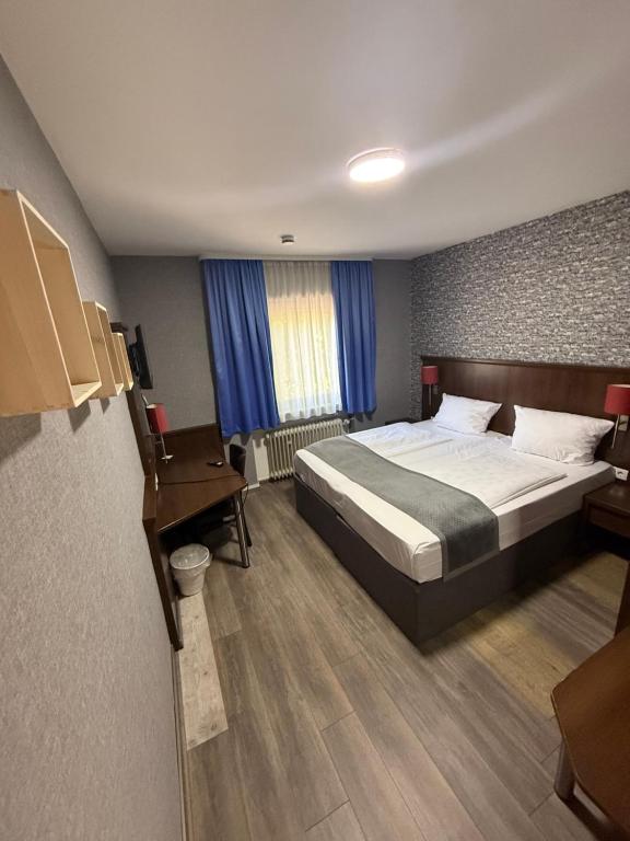 Postel nebo postele na pokoji v ubytování Parkhotel Lindenhof - KOSTENLOSE PARKPLÄTZE