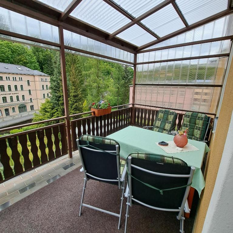 Balkón nebo terasa v ubytování Ferienwohnung Hahn