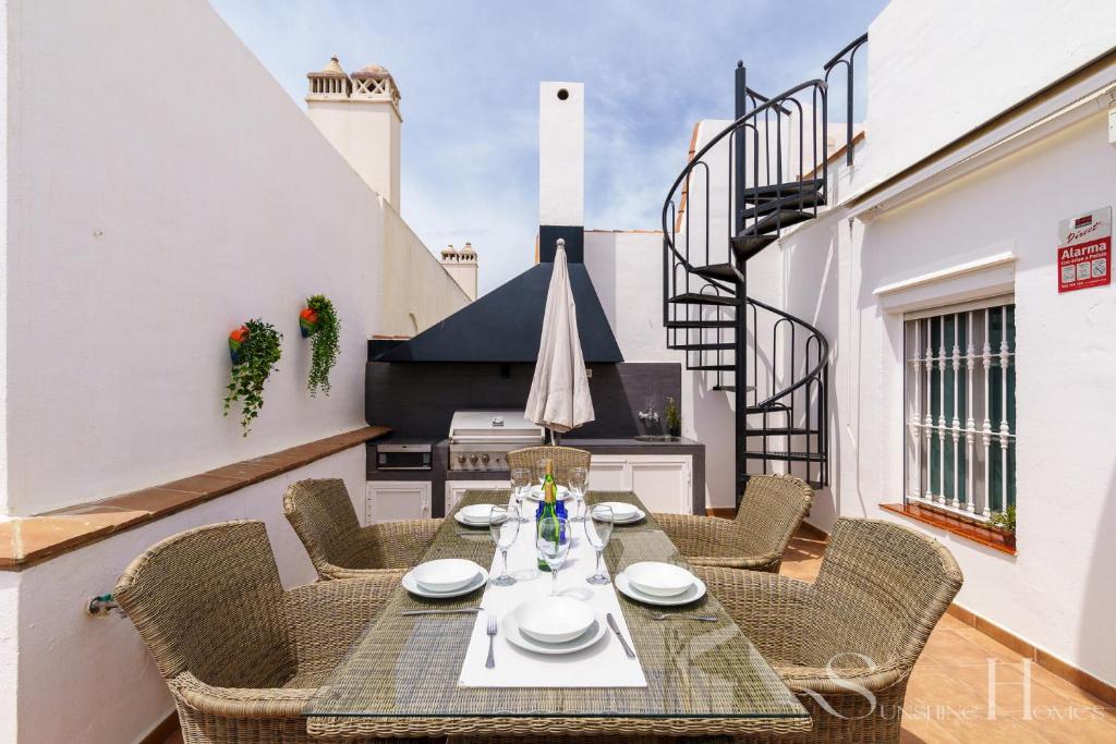 Balkón alebo terasa v ubytovaní Beautiful views family townhouse steps from the BEACH