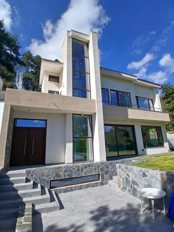 Budova, kde se vila nachází