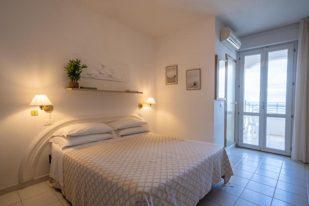 Postel nebo postele na pokoji v ubytování Hotel Continental