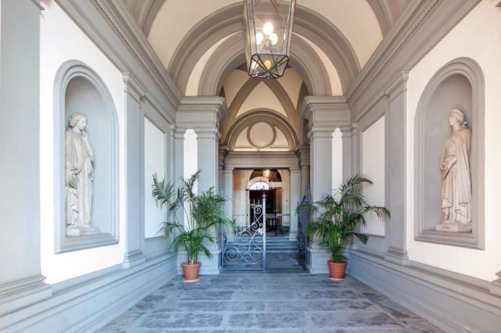 Lungarno Vespucci Apartment by Charming Italy Tour