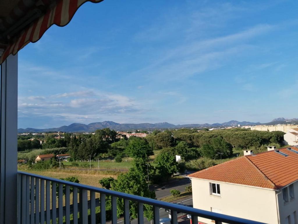 una vista desde el balcón de una casa en Rivoli, en Fréjus