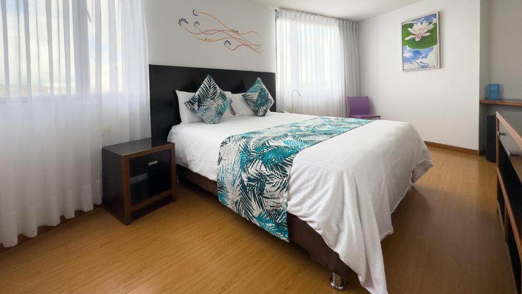 Postel nebo postele na pokoji v ubytování Benidorm Hotel