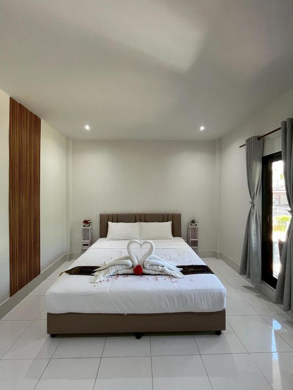 En eller flere senge i et værelse på J&B House