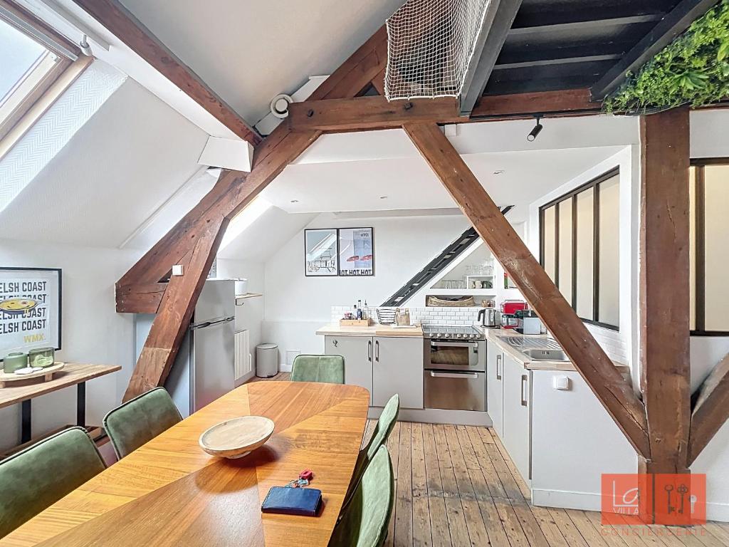Kuchyňa alebo kuchynka v ubytovaní La passerelle, duplex atypique de charme