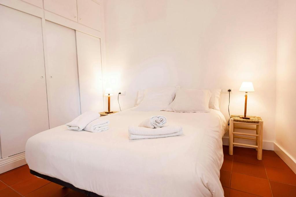Postel nebo postele na pokoji v ubytování T4 · Beachside escape with unbeatable views