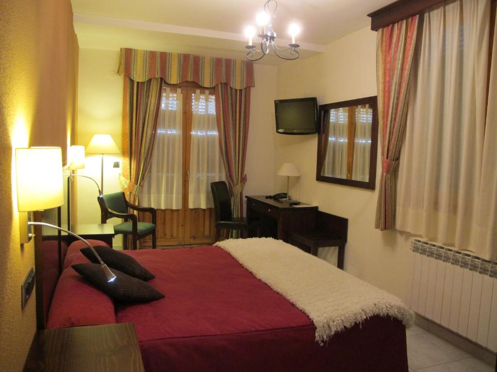 Postel nebo postele na pokoji v ubytování Hotel Turmo