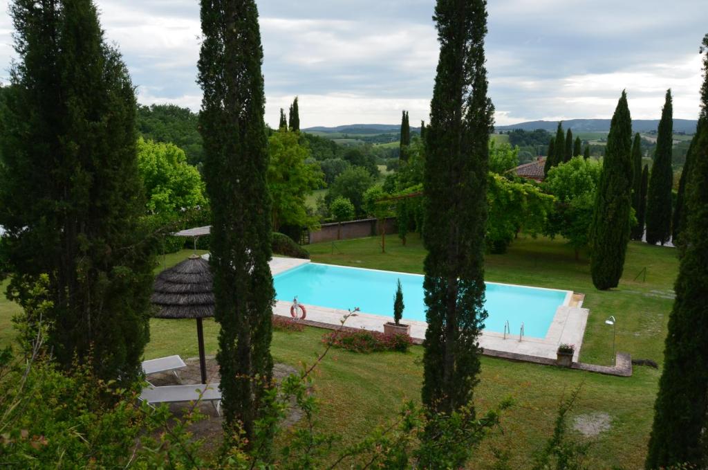 Bazén v ubytování Agriturismo Sant'Alfredo nebo v jeho okolí