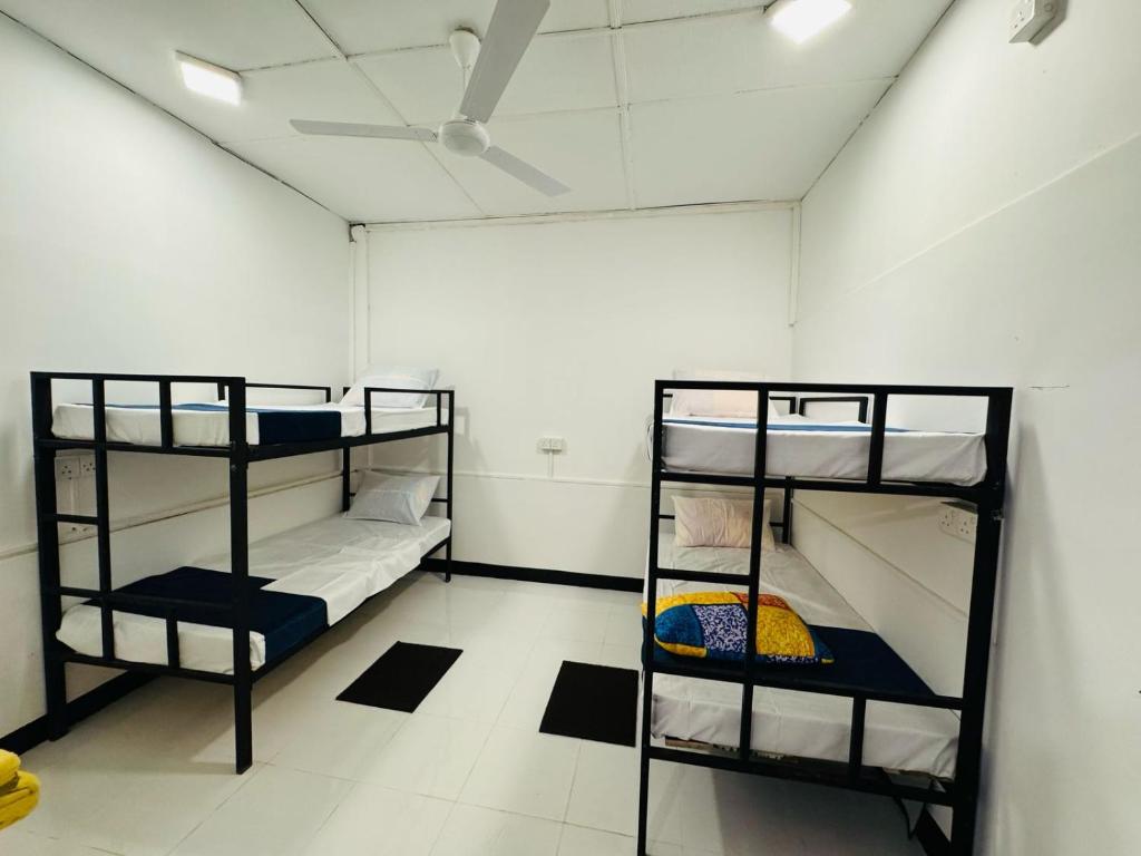 Postel nebo postele na pokoji v ubytování Trinco Chill Zone Hostel