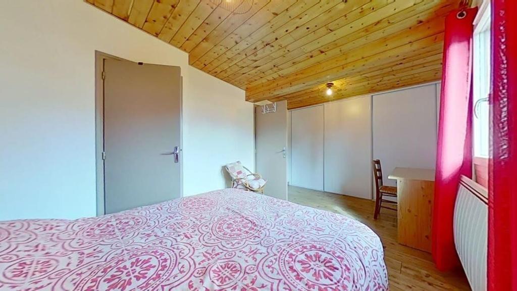 Posteľ alebo postele v izbe v ubytovaní Casa-Isabelle pres du lac