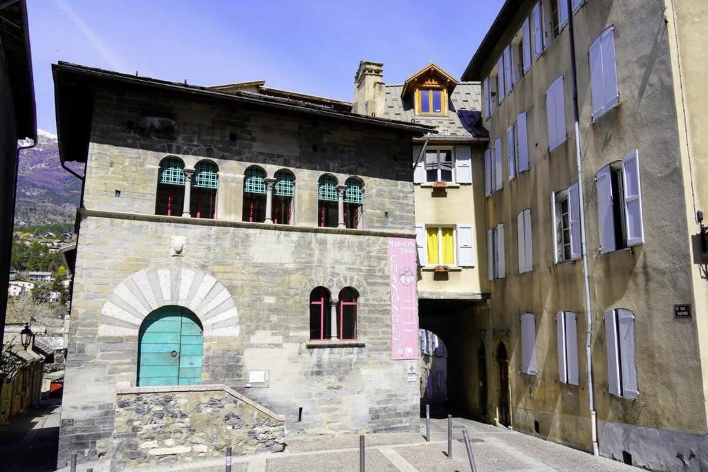 Budova, v ktorej sa apartmán nachádza