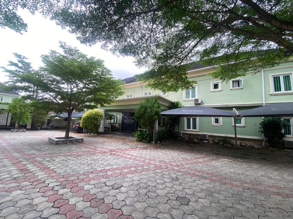ภาพในคลังภาพของ Milestone Hotel and Suites ในMama