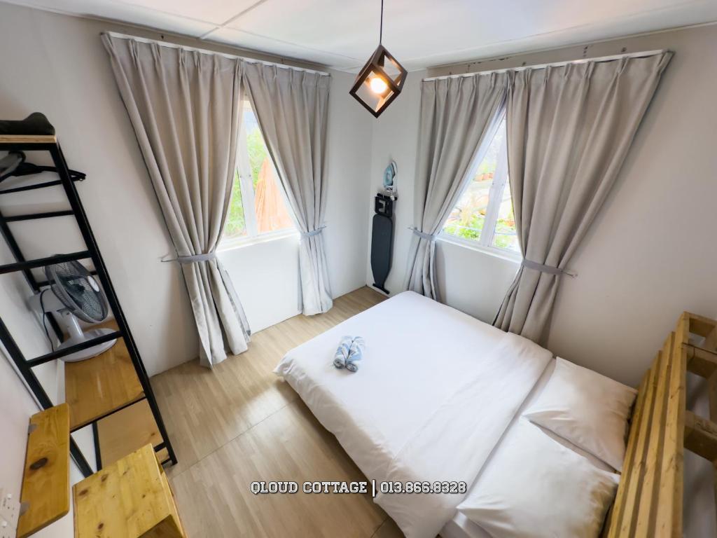 Postel nebo postele na pokoji v ubytování Qloud Cottage