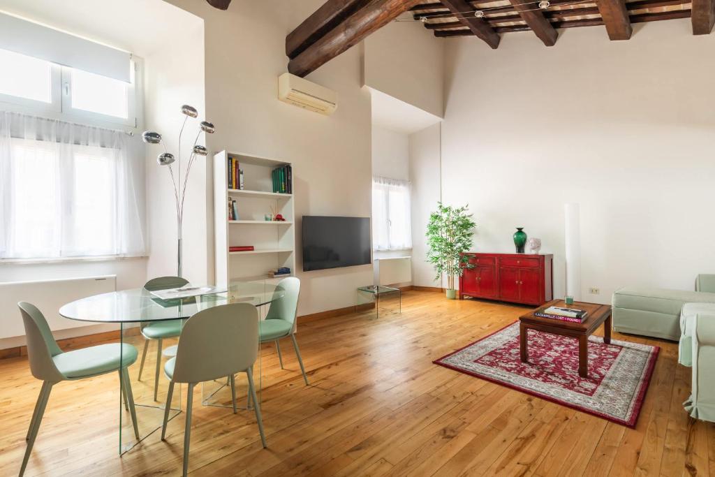 Pantheon Chic Loft by RomeLoft