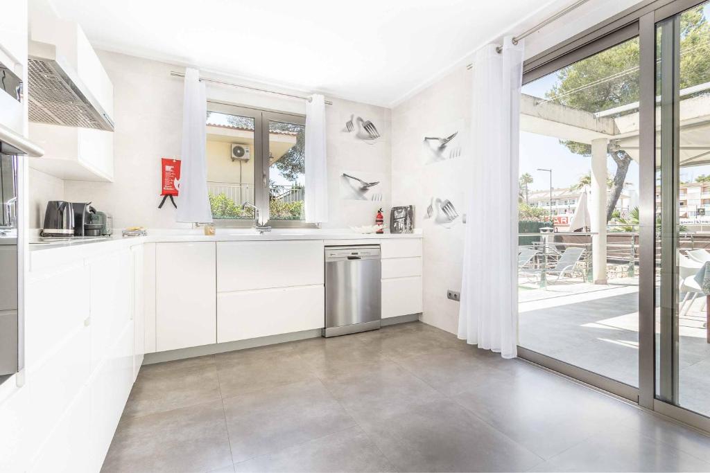 Kuchyň nebo kuchyňský kout v ubytování Villa Albufera