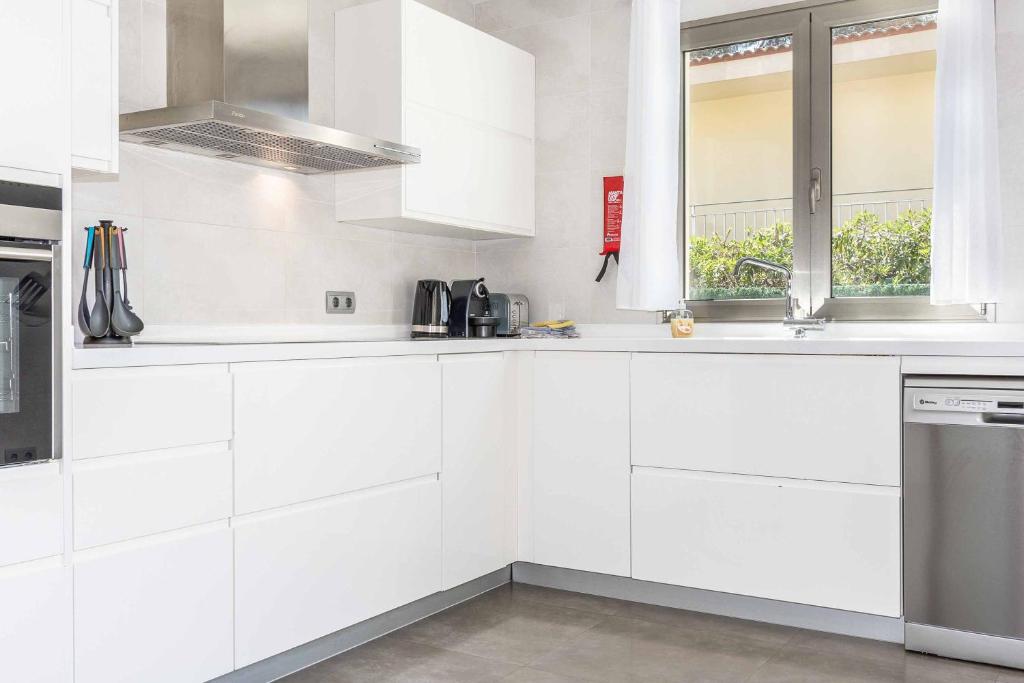 Kuchyň nebo kuchyňský kout v ubytování Villa Albufera