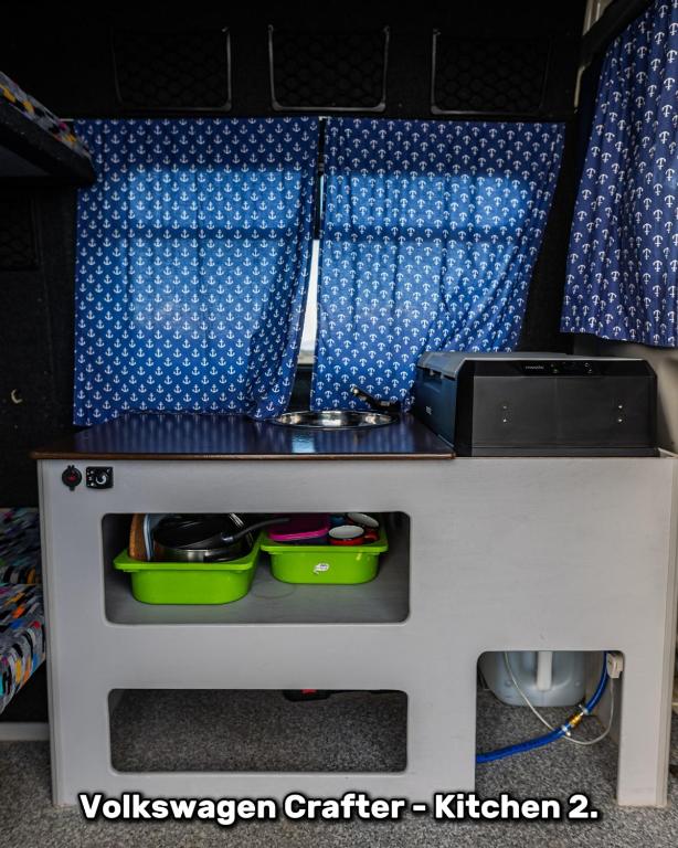 Kuchyň nebo kuchyňský kout v ubytování North Campers - Campervans