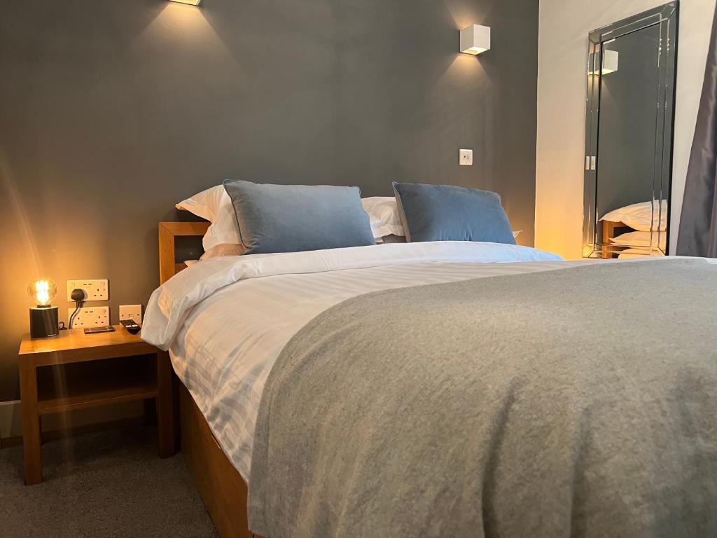 Ένα ή περισσότερα κρεβάτια σε δωμάτιο στο Homely ground floor apartment in Southampton
