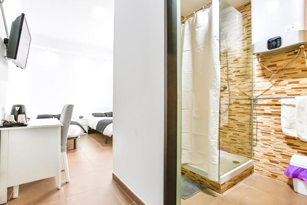 TV a/nebo společenská místnost v ubytování Laramond Barcelona Rooms