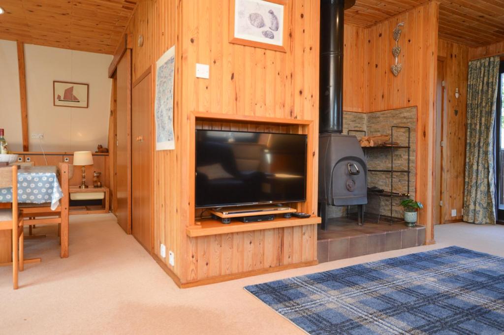 TV a/nebo společenská místnost v ubytování Loch View Lodge