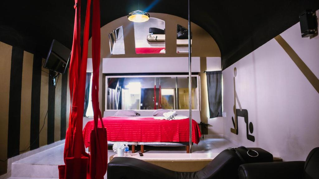 Postel nebo postele na pokoji v ubytování La Selva Auto Hotel ADULTS ONLY