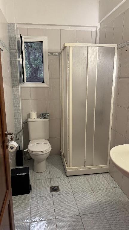 Koupelna v ubytování Chrisovalanto Hotel