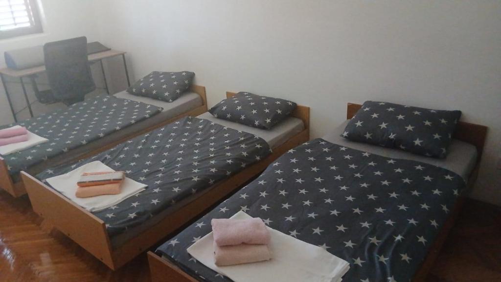 Katil atau katil-katil dalam bilik di Apartman Lastva