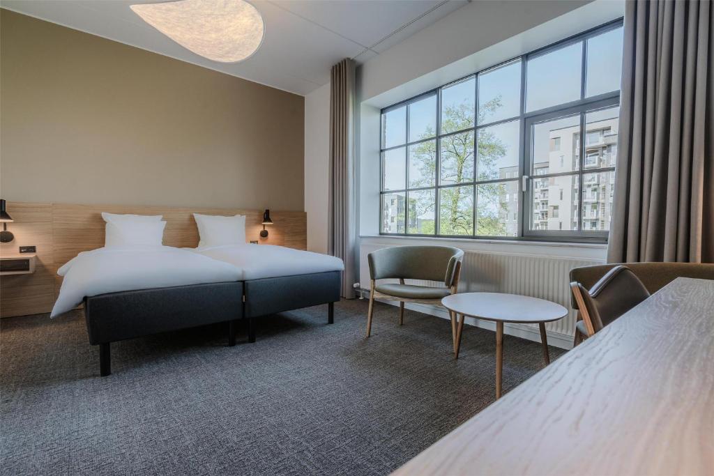 Letto o letti in una camera di Radisson Hotel Papirfabrikken Silkeborg