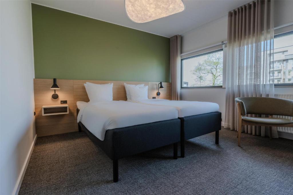Letto o letti in una camera di Radisson Hotel Papirfabrikken Silkeborg