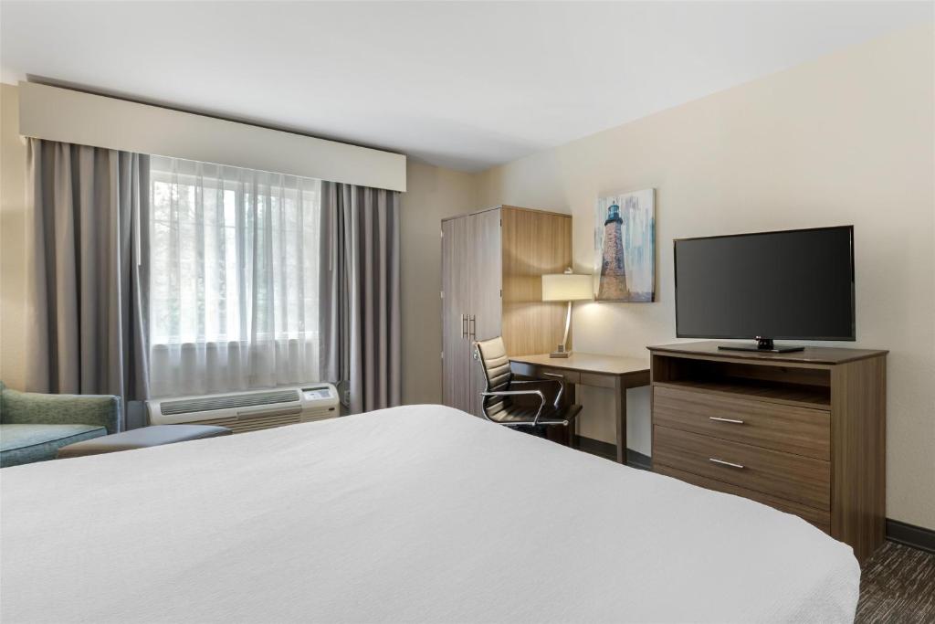 Postel nebo postele na pokoji v ubytování Best Western Brockport Inn & Suites