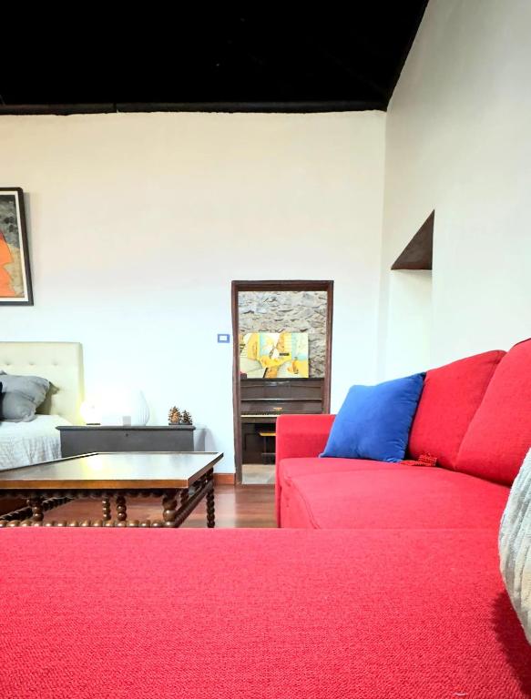 Televízia a/alebo spoločenská miestnosť v ubytovaní Cozy studio in Garachico of 100 m² with city view