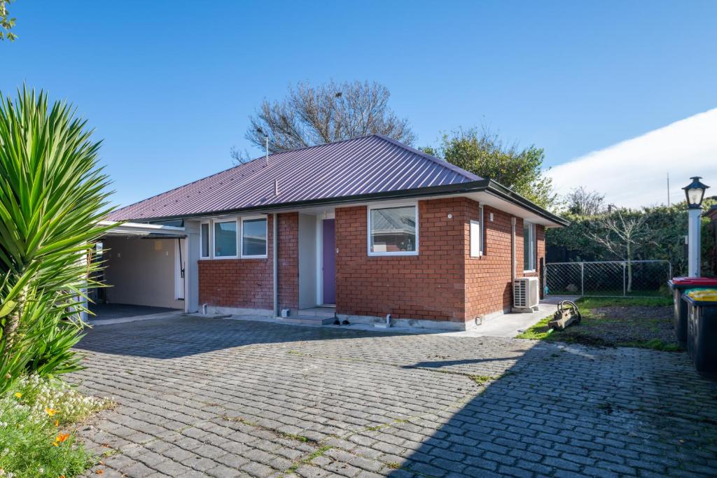 Privacy, comfort and a lot more - entire 2 bedroom house with free cycles - Resim 14