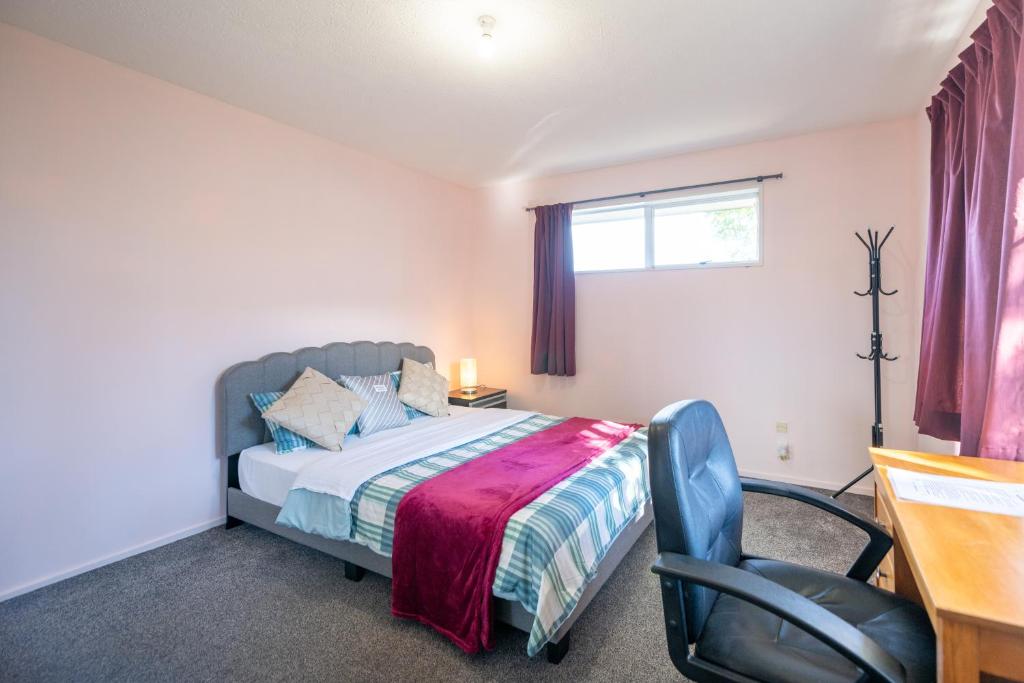 Privacy, comfort and a lot more - entire 2 bedroom house with free cycles - Resim 6