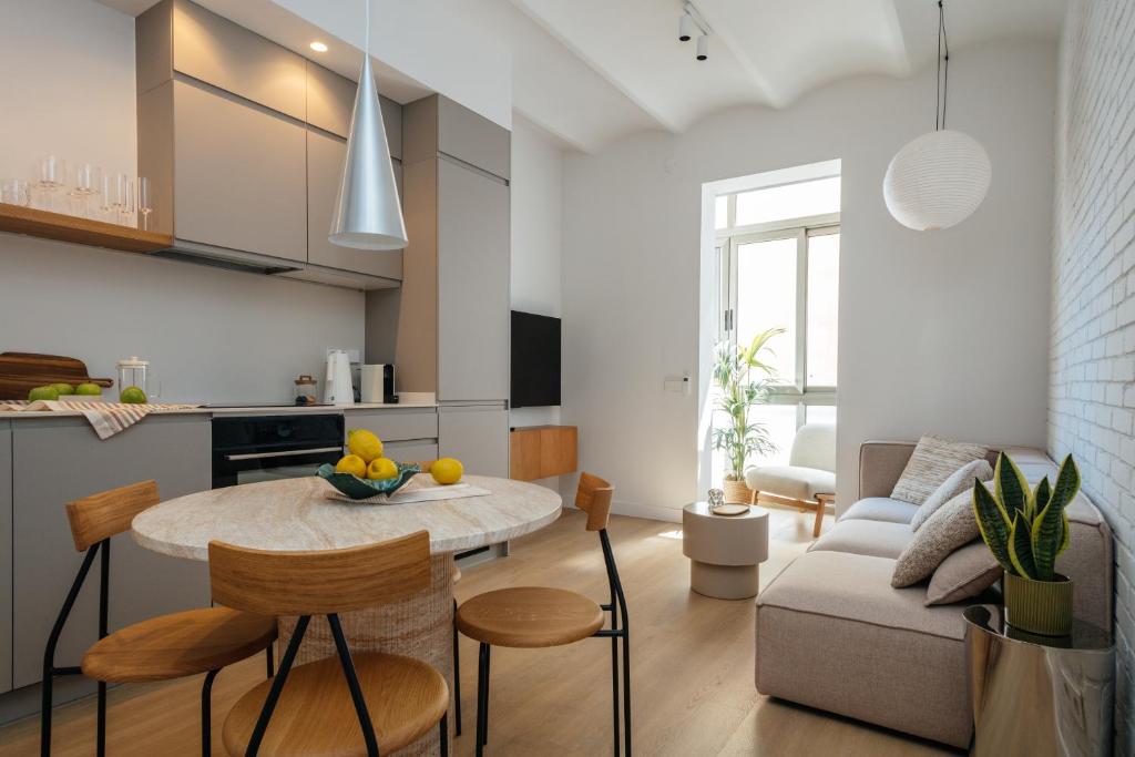 A kitchen or kitchenette at Newly Renovated Stylish Eixample - Great Location