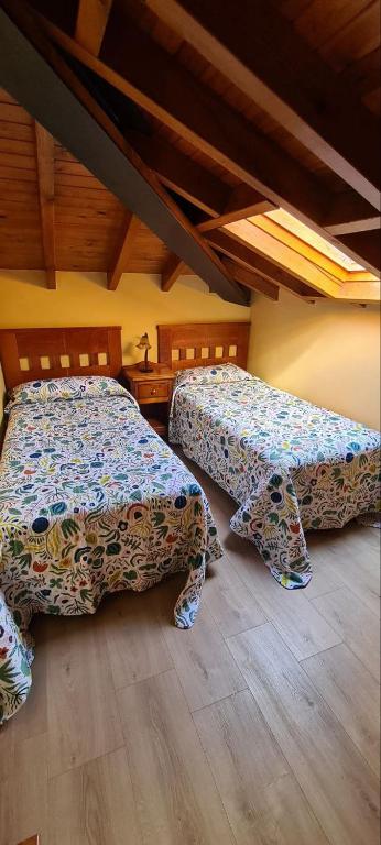 Postel nebo postele na pokoji v ubytování Apartamentos La Corona - Cabrales