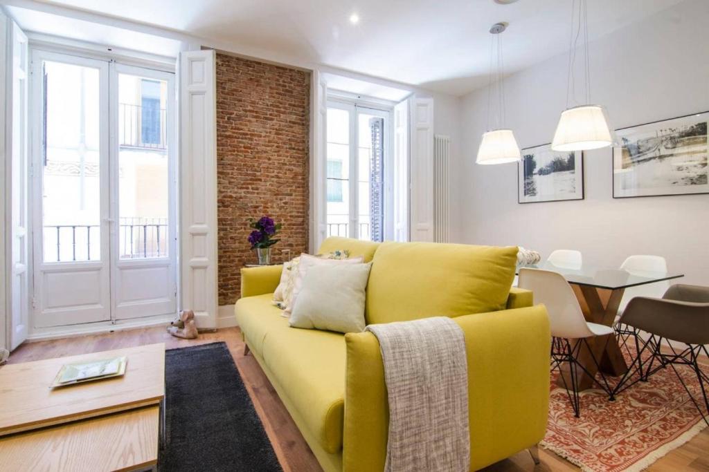 Posezení v ubytování Renovated and Modern- 3Bd 2Bth- Anton Martin