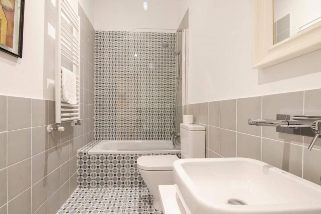 Koupelna v ubytování Renovated and Modern- 3Bd 2Bth- Anton Martin