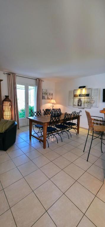 Galeriebild der Unterkunft Gîte Palma, vue exceptionnelle vallée Provençale in Le Barroux