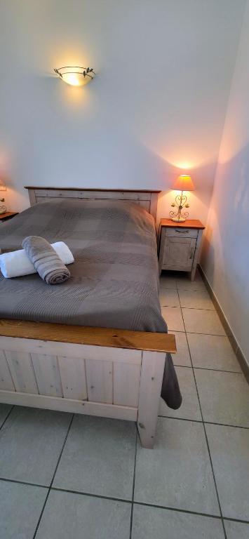 Ein Bett oder Betten in einem Zimmer der Unterkunft Gîte Palma, vue exceptionnelle vallée Provençale
