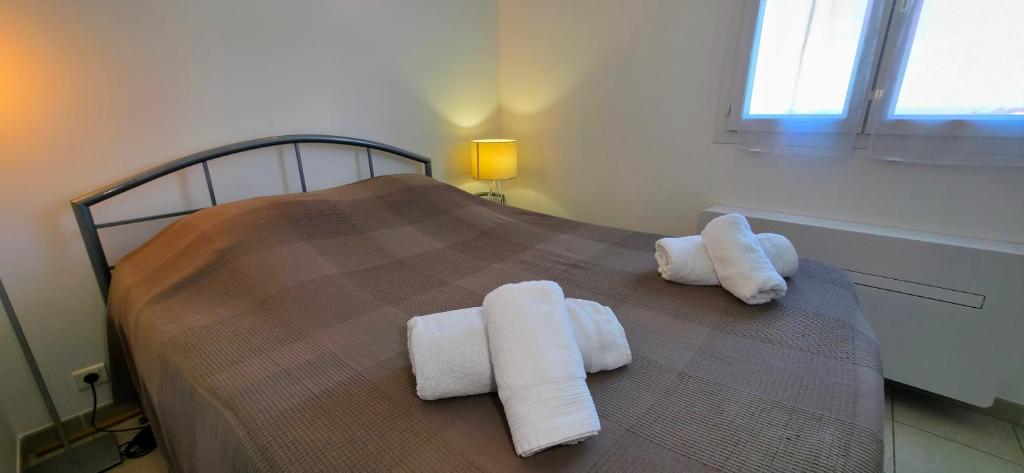 Ein Bett oder Betten in einem Zimmer der Unterkunft Gîte Palma, vue exceptionnelle vallée Provençale
