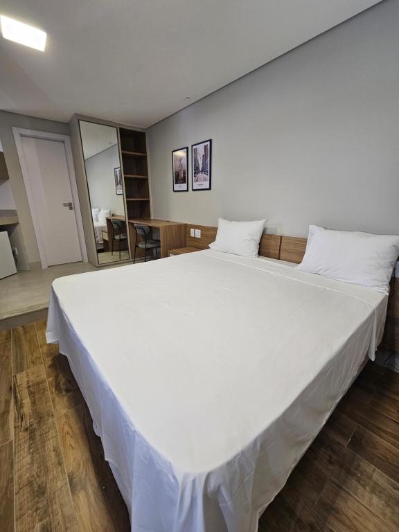 Postel nebo postele na pokoji v ubytování HG Studio Hotel
