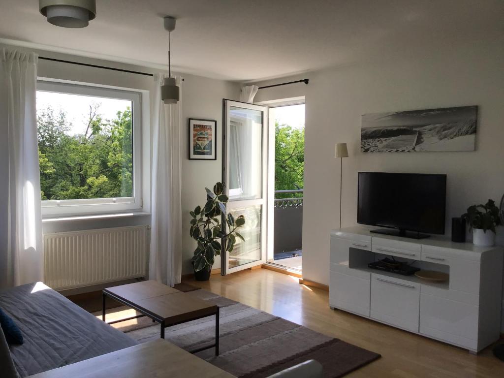 Televízia a/alebo spoločenská miestnosť v ubytovaní Apartament Argo