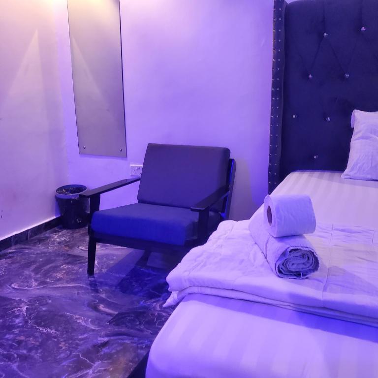 Postel nebo postele na pokoji v ubytování WELTONS Apartment BABA YUSUF