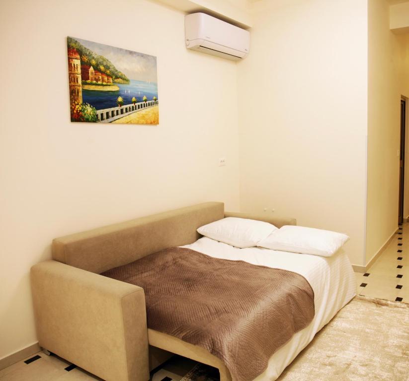 Ένα ή περισσότερα κρεβάτια σε δωμάτιο στο Mejsi Studio Apartment