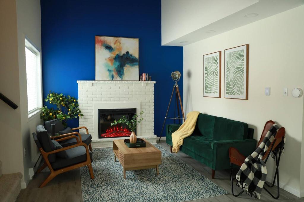 Azure on the Pocono, Tobyhanna (updated prices 2026)