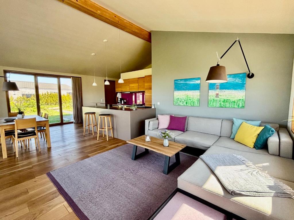 Posezení v ubytování Gud Jard Lodge Nr 17 - Design-Ferienhaus mit exklusiver Ausstattung