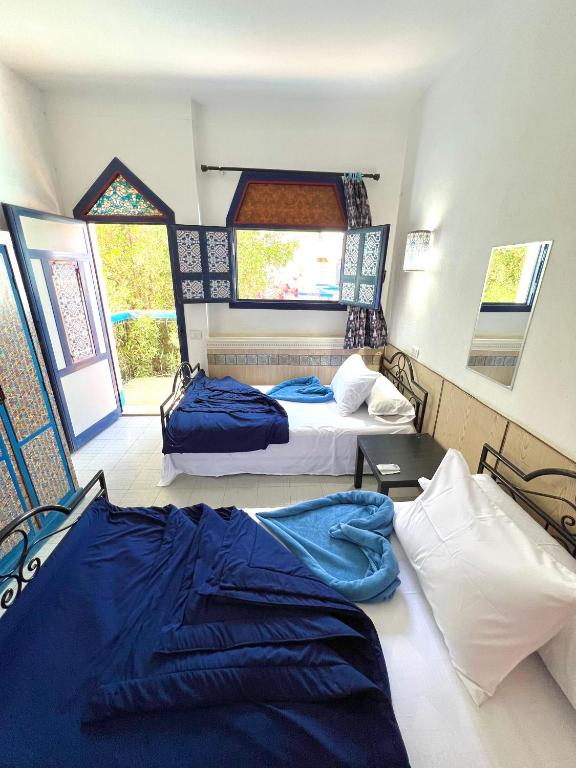 Postel nebo postele na pokoji v ubytování Monica Hotel