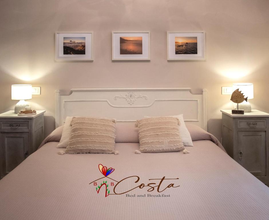A bed or beds in a room at Costa Bed and Breakfast